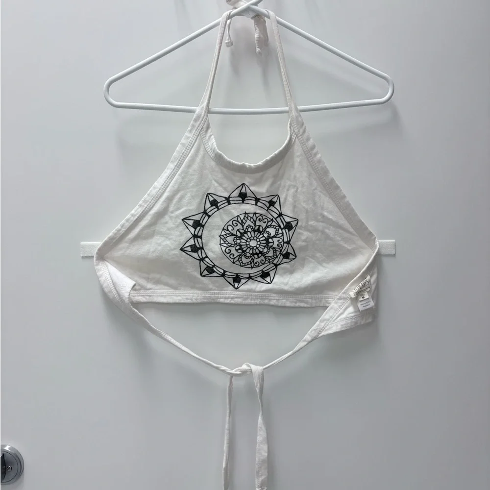 La Hearts Sz M White Crop Top with Black Mandala Design
